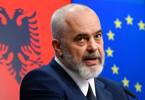 Arnavutluk, dünyada ilk kez yapay zekâ bakan atadı